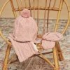 Sergent Major Bonnet, Echarpe & Gant-Bonnet rose en tricot torsad&eacute;