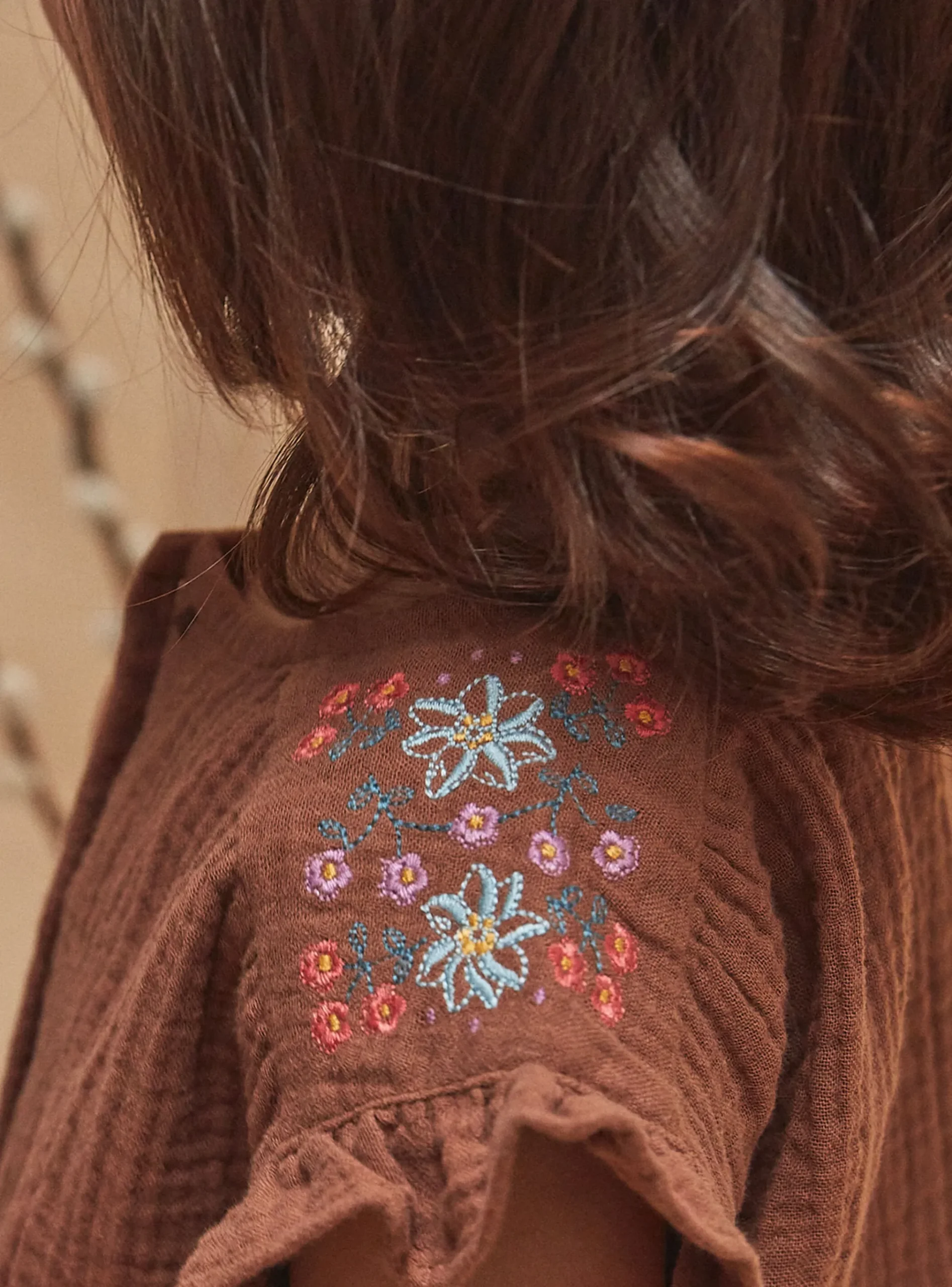 Sergent Major T-shirt & Blouse-Chemisier fluide marron chocolat avec broderies